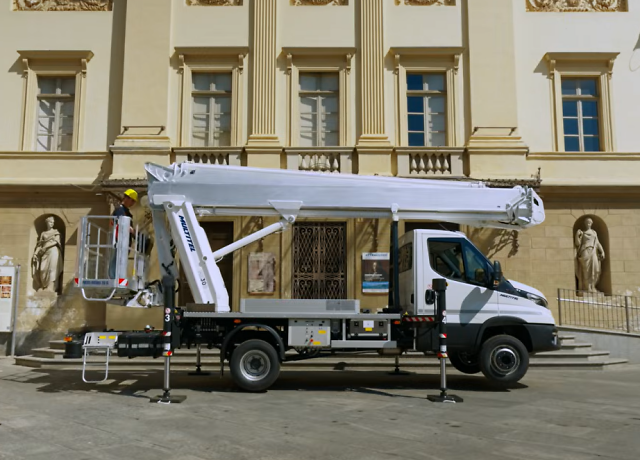 30 Meter Arbeitsh&ouml;he auf nur 6 Tonnen &ndash; die MULTITEL MZ300 macht&rsquo;s m&ouml;glich