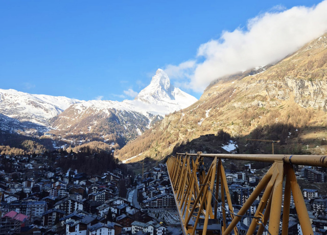 Ummontage des POTAIN MDT 128 in Zermatt