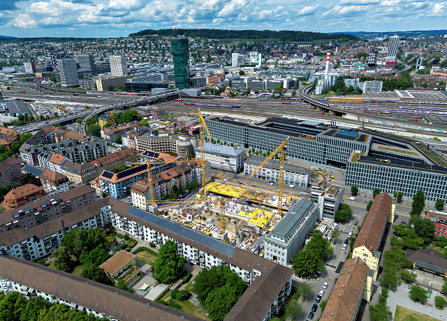 4 grues POTAIN en plein c&oelig;ur de Zurich